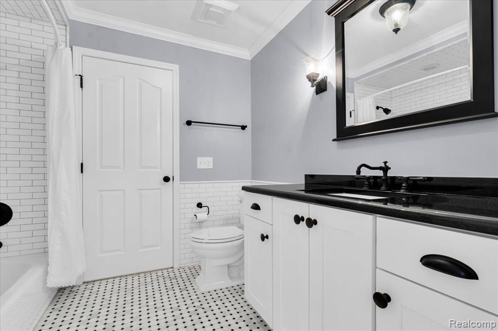 2256 Sudbury Way, Bloomfield Hills, MI 48304 — Photo 23