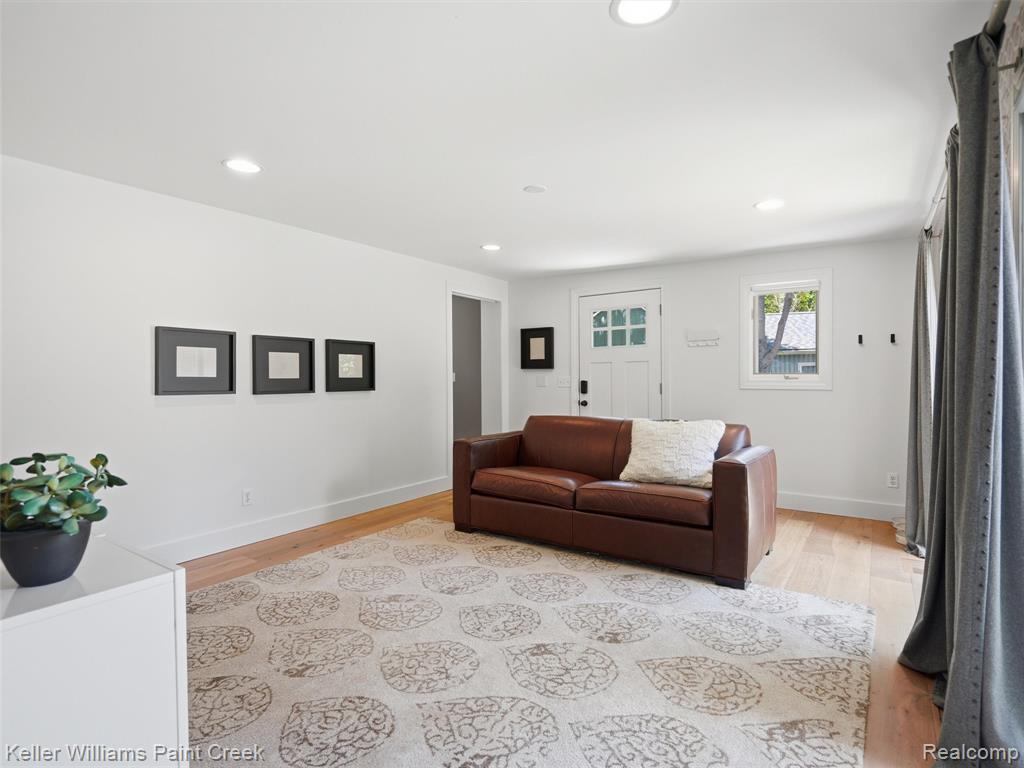 10435 Spring Street, Fenton, MI 48430 — Photo 11