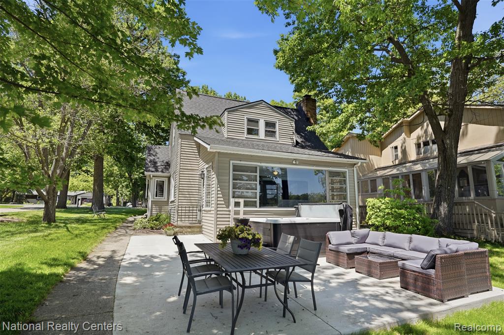 3889 Lakewood Drive, Waterford, MI 48329 — Photo 43