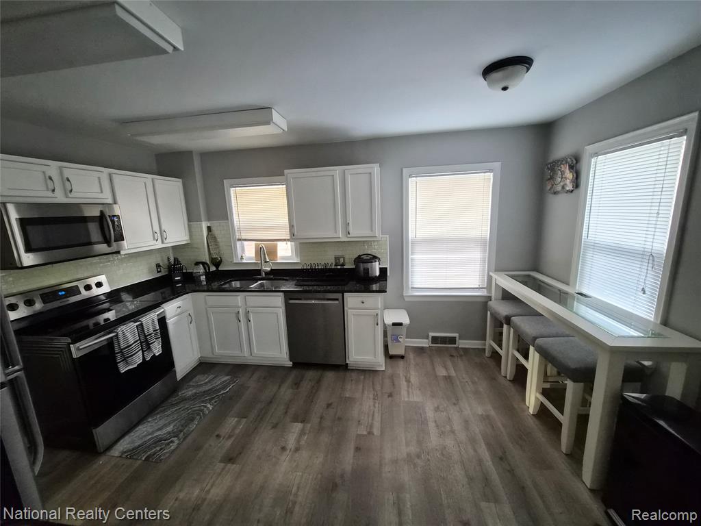 6 Utica Road, Pontiac, MI 48341 — Photo 6