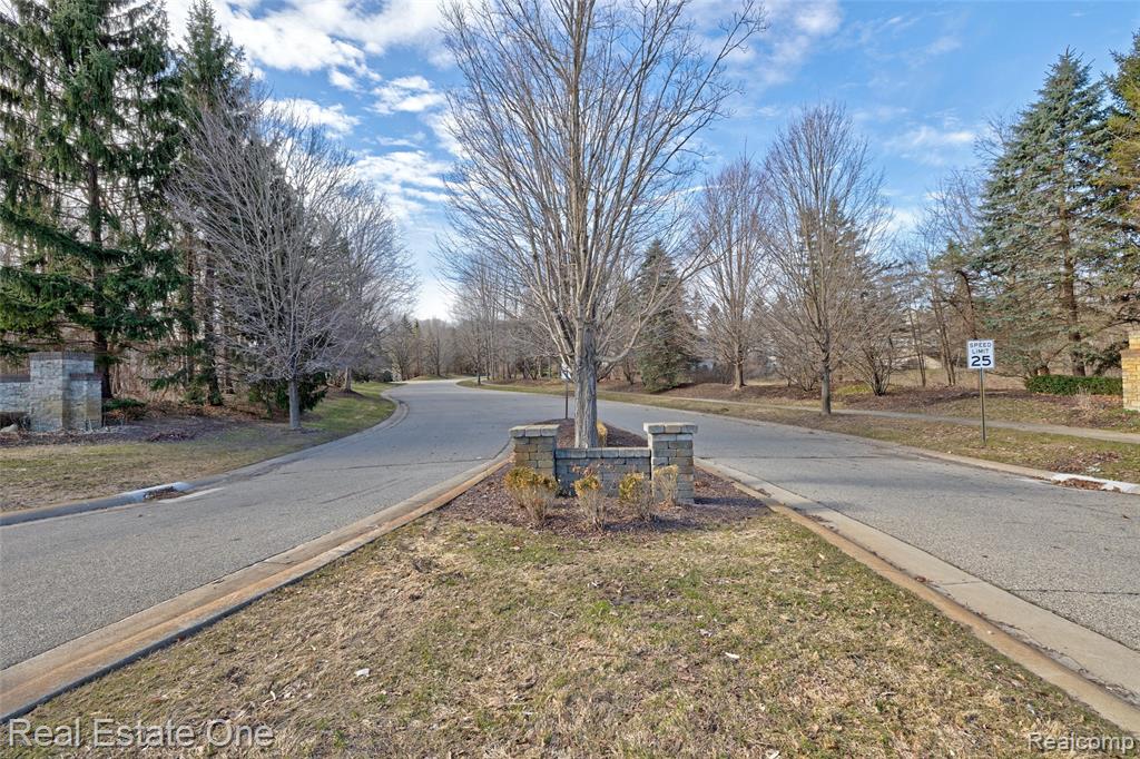 9889 Kingston Ridge, Clarkston, MI 48348 — Photo 31