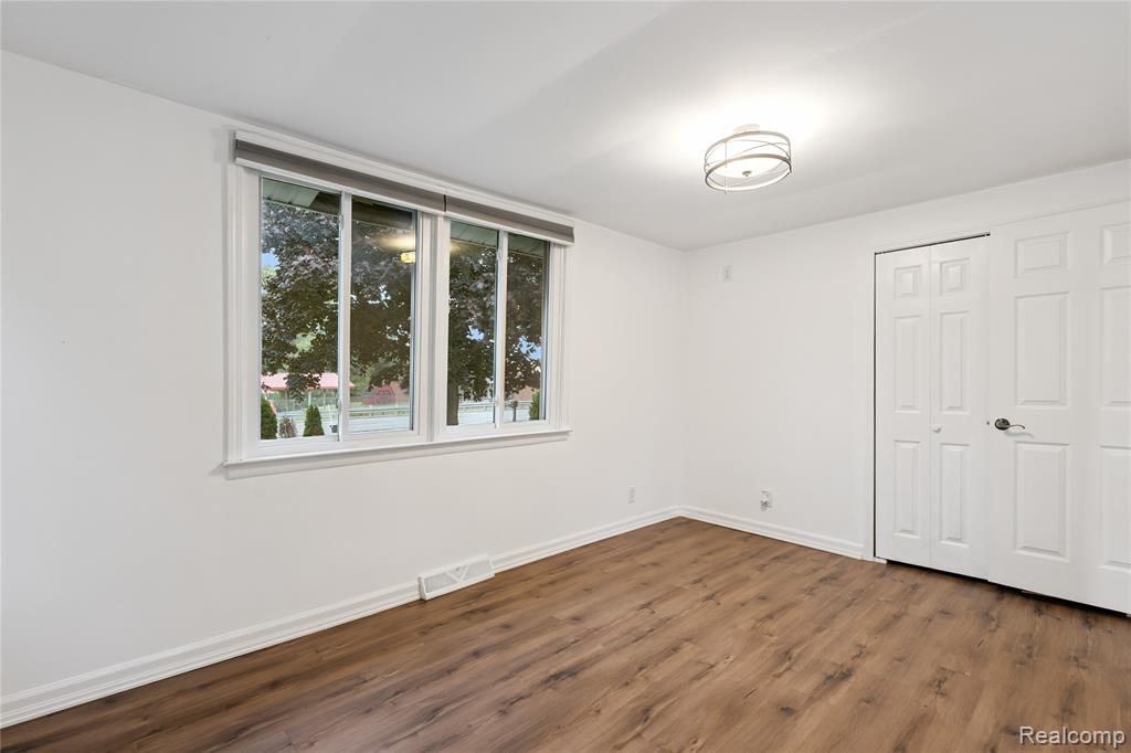 8466 Silver Lake Rd, Linden, MI 48451 — Photo 19