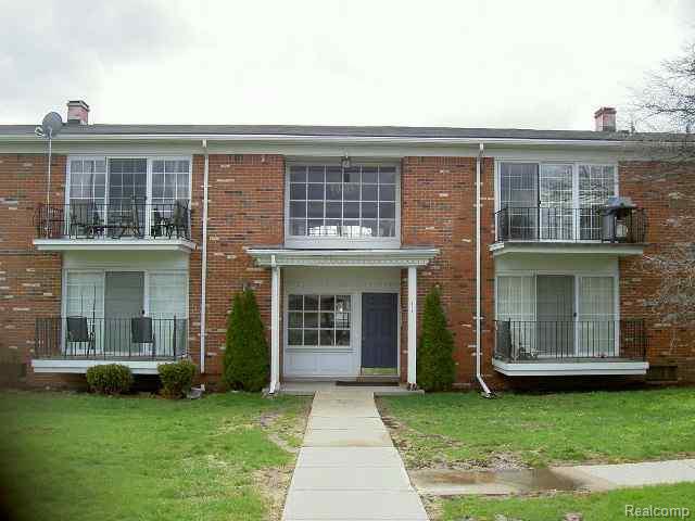 474 Fox Hills Drive N, Bloomfield Hills, MI 48304 — front exterior