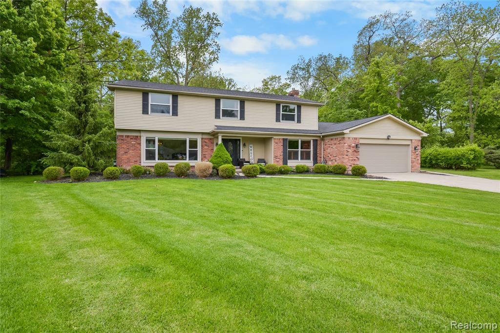 26060 Hidden Lane, Grosse Ile, MI 48138