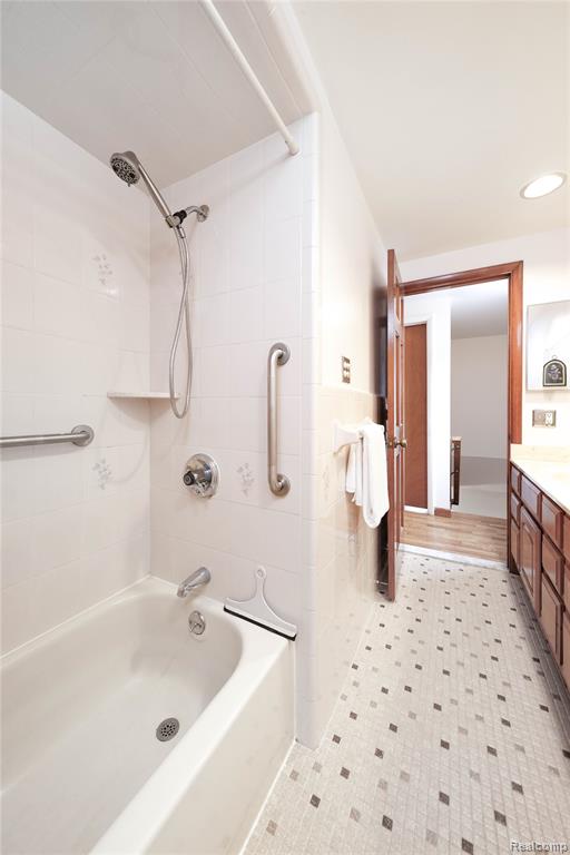 761 Tanglewood Drive, Madison Heights, MI 48071 — Photo 37