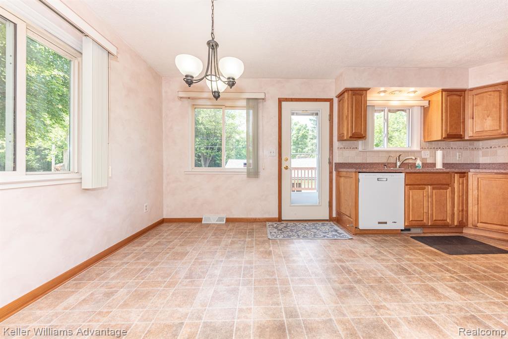 4460 Welland Drive, West Bloomfield, MI 48323 — Photo 8
