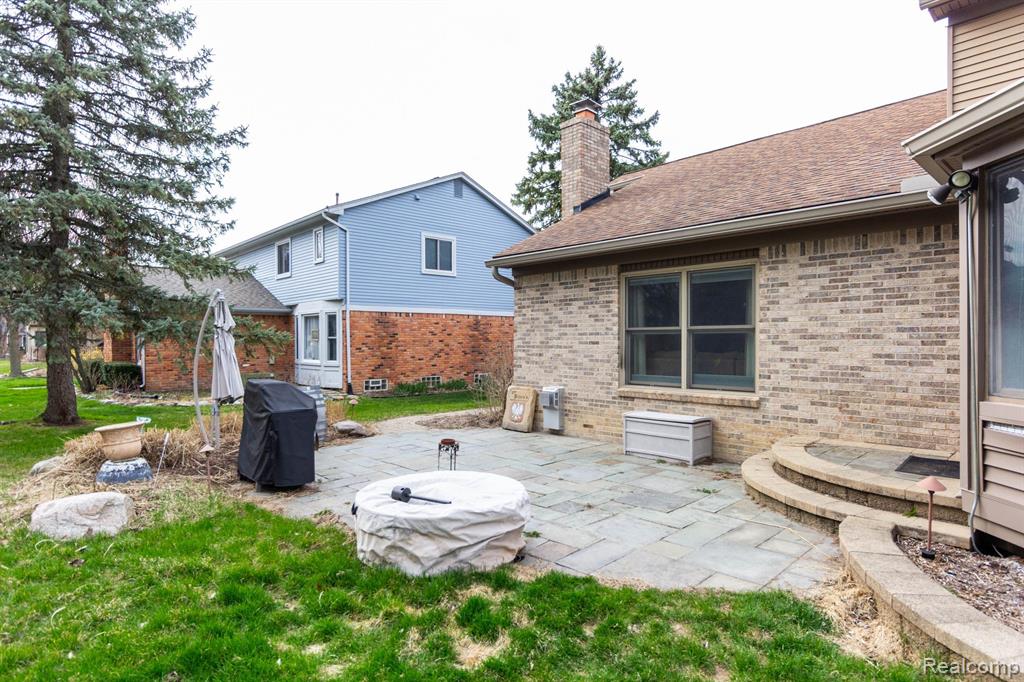 45515 EMERALD FOREST Drive, Novi, MI — Photo 59