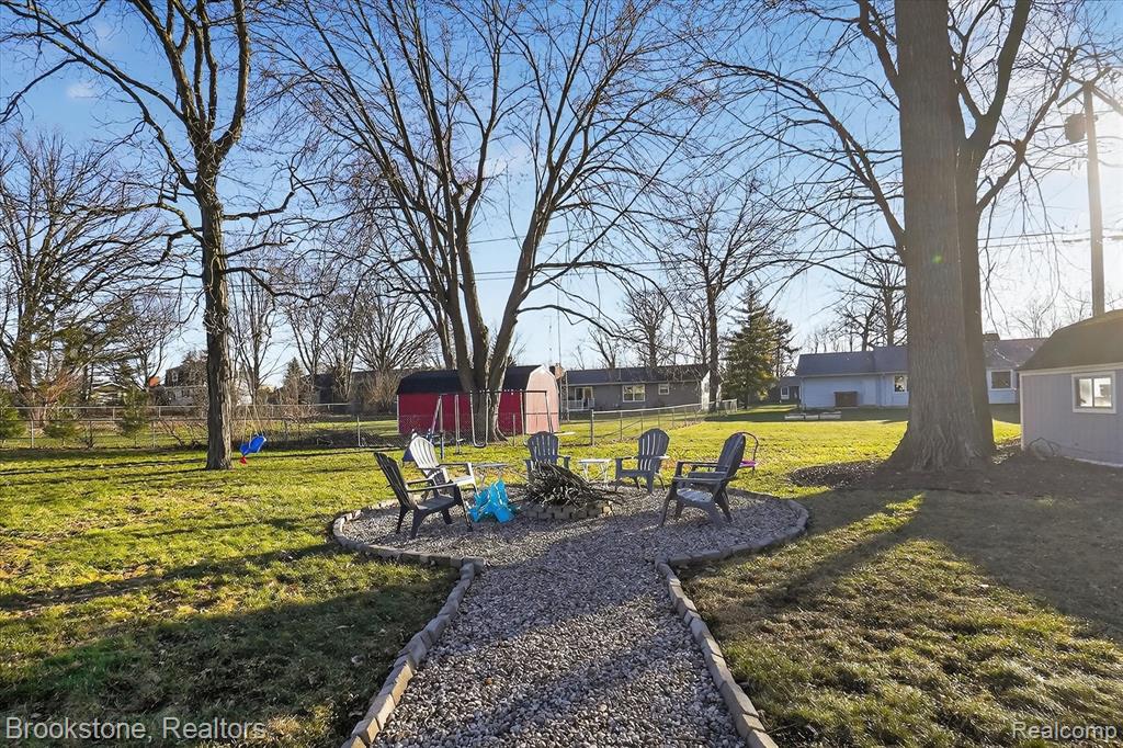 6227 McKenzie Drive, Flint, MI 48507 — Photo 39