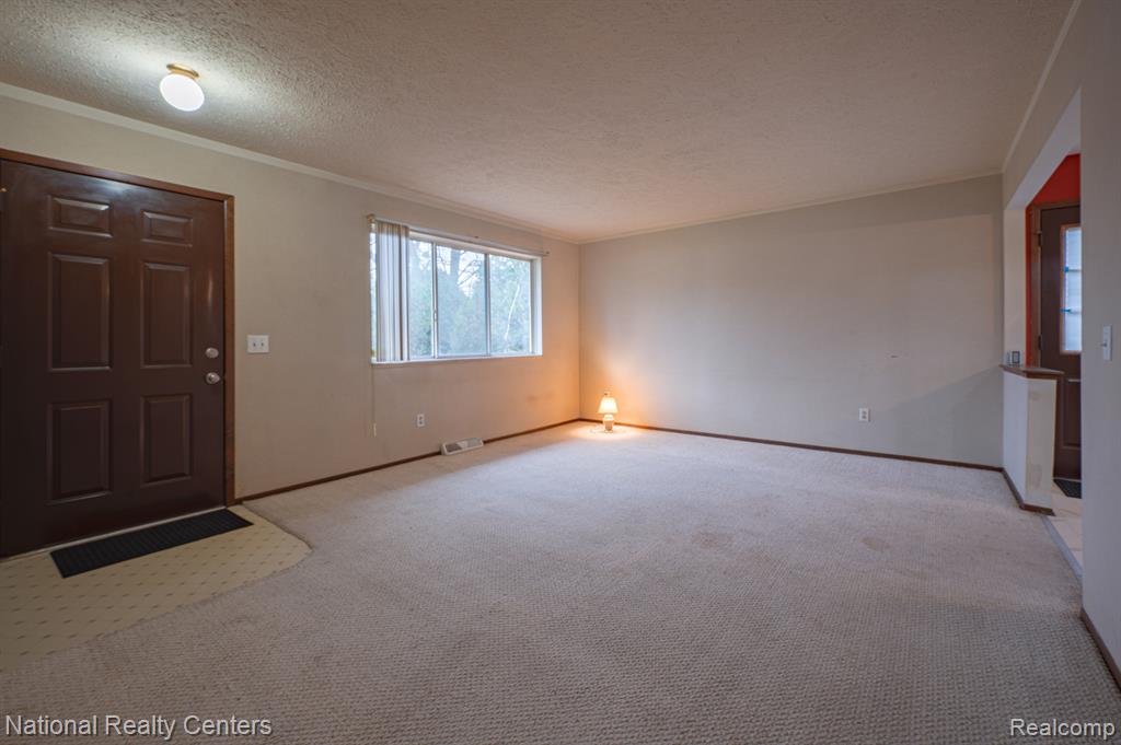 47445 DEQUINDRE Road, Rochester Hills, MI 48307 — Photo 6