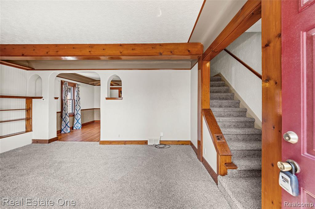 4058 Lomley Avenue, Waterford, MI 48329 — Photo 2