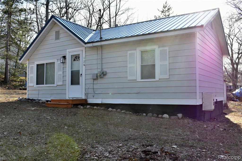 126 Lasalle Avenue, Houghton Lake, MI 48629 — Photo 23