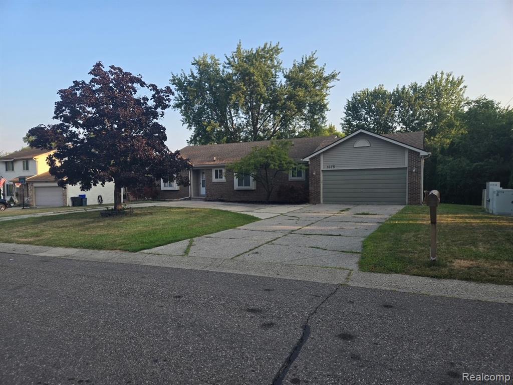 1675 North Drive, Walled Lake, MI 48390