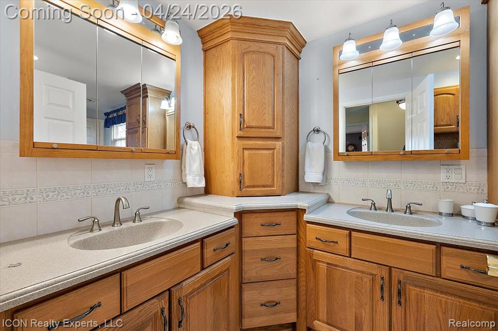 32347 Farmersville Road, Farmington, MI 48334 — Photo 44