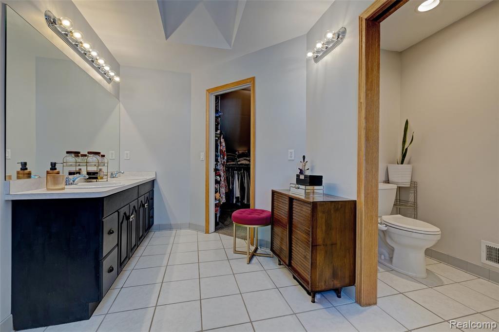 9619 Tree Top Court, Pinckney, MI, 48169