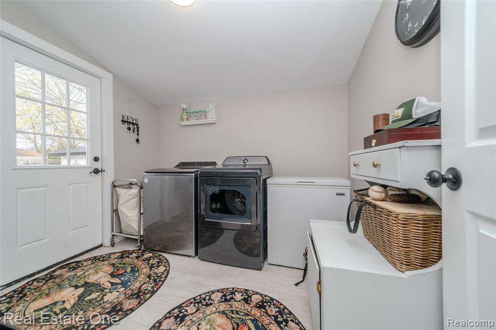 515 S Michigan Avenue, Howell, MI 48843 — Photo 24