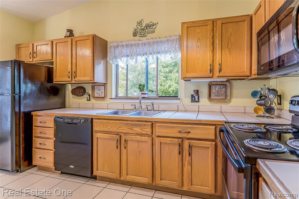 62351 ARLINGTON Circle, 1, South Lyon, MI 48178 — Photo 9