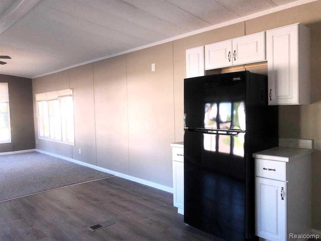 101 Spruce Drive, Jonesville, MI 49250 — Photo 4