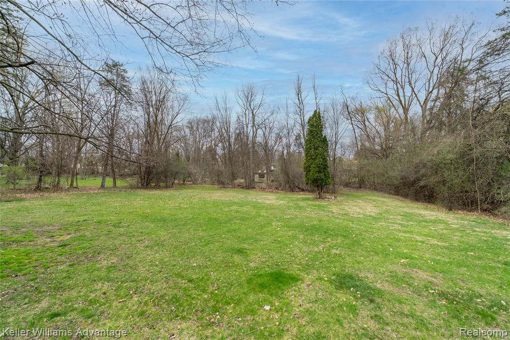 34550 Freedom Road, Farmington, MI 48335 — Photo 37