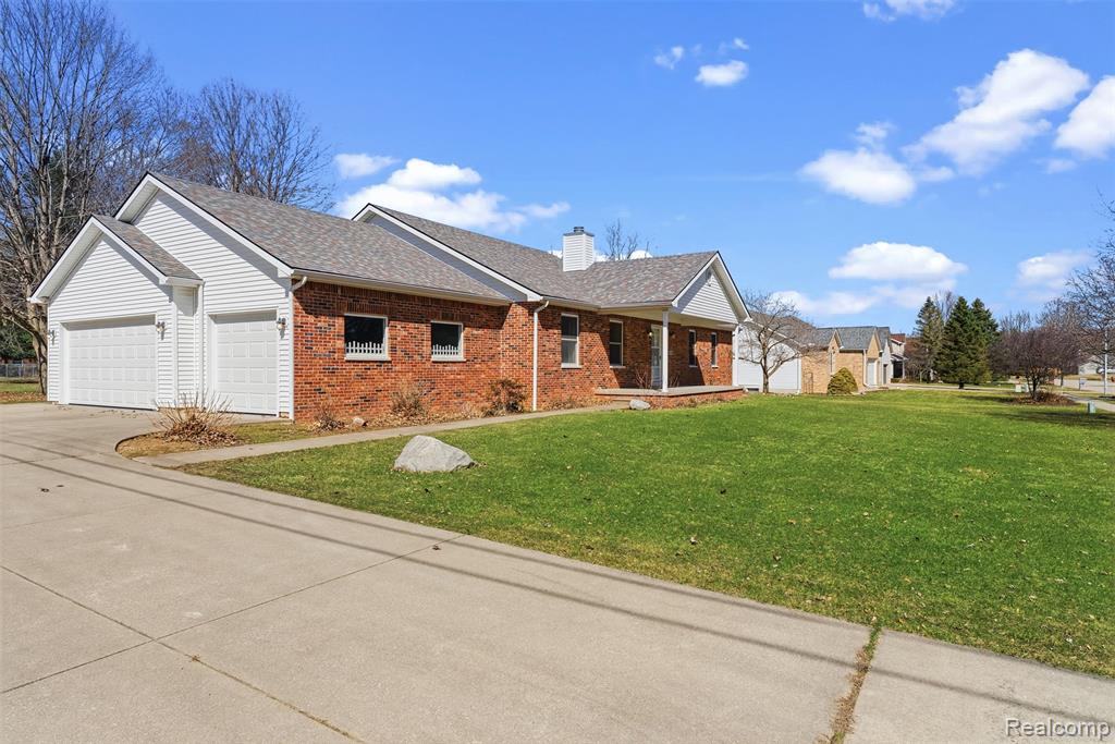 2363 Willowdale Drive, Burton, MI 48509 — Photo 3