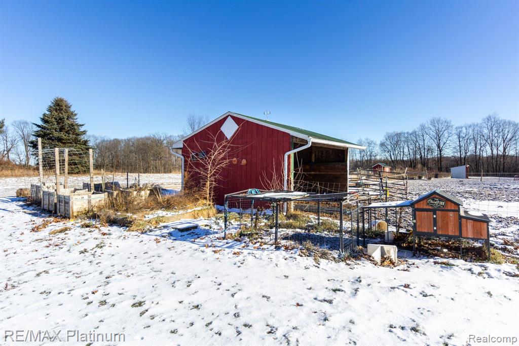 536 N CEDAR Road, Fowlerville, MI 48836 — Photo 54
