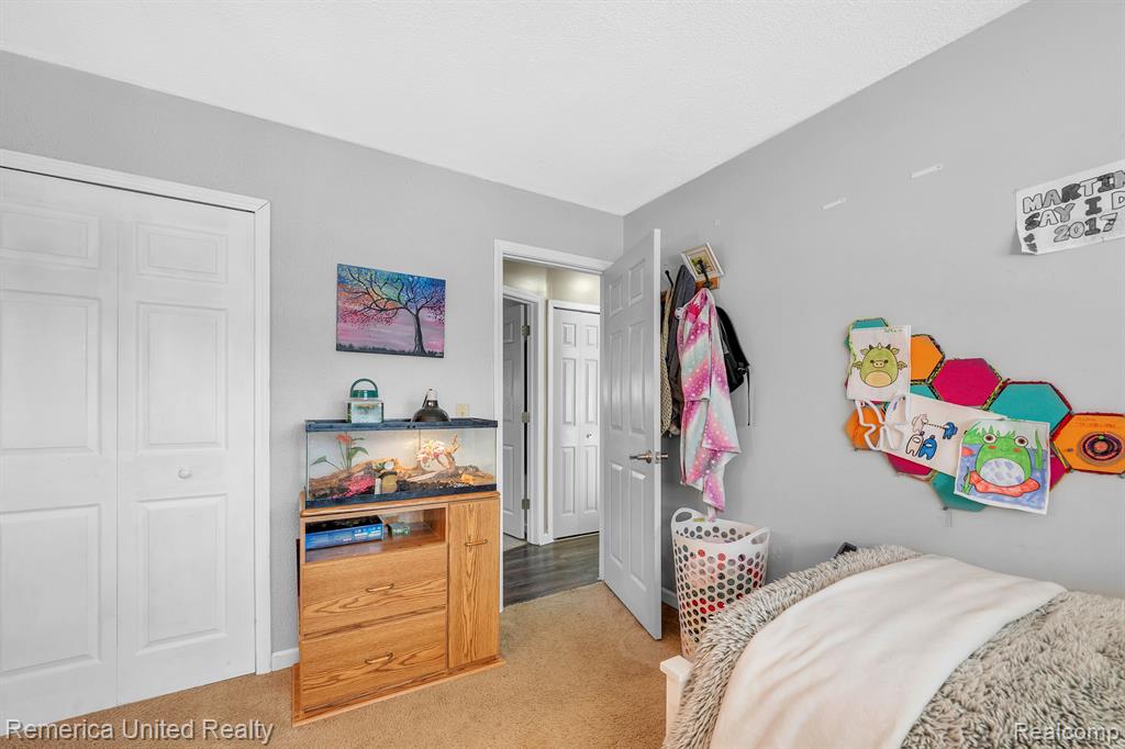 8906 E DEBORAH, Livonia, MI 48150 — Photo 29