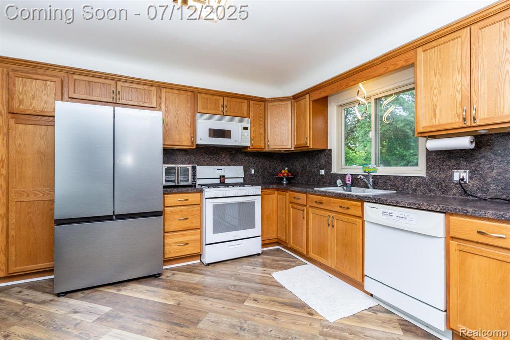 41864 Brentwood Drive, Plymouth, MI 48170 — Photo 11