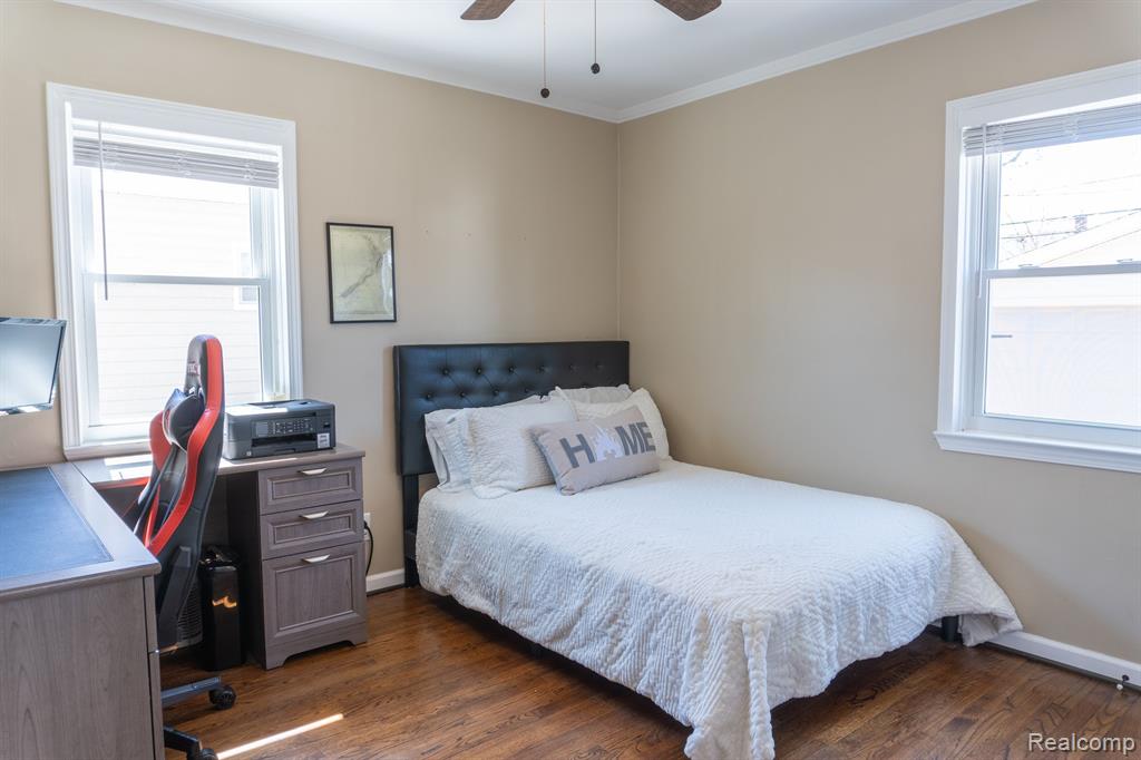 405 N MINERVA Avenue, Royal Oak, MI 48067 — Photo 12