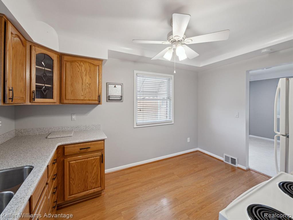 6634 HAWTHORNE Street, Garden City, MI — Photo 11