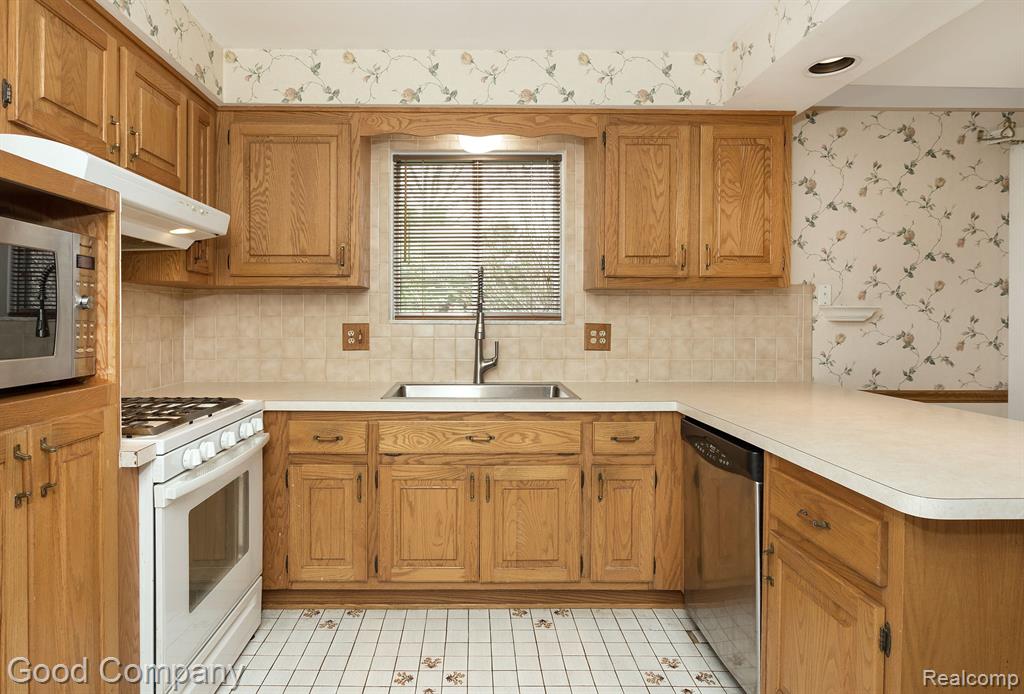 53258 BANCROFT Drive, Shelby Twp, MI 48316 — Photo 12