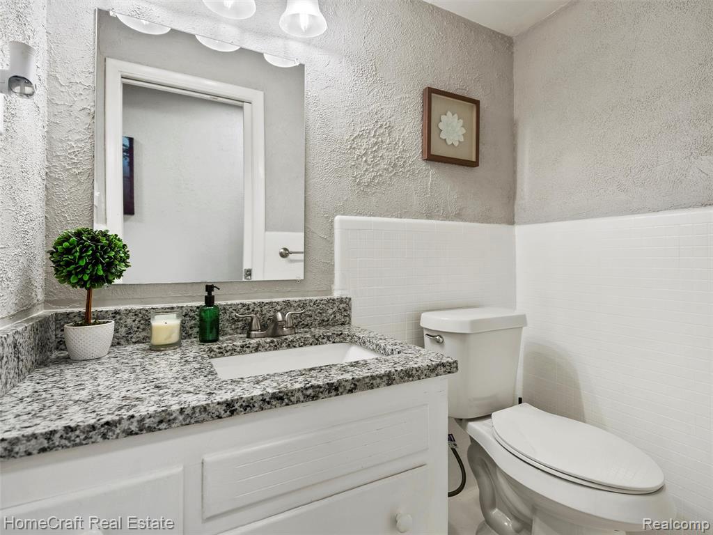 28626 SUNSET Boulevard W, Lathrup Village, MI 48076 — Photo 12