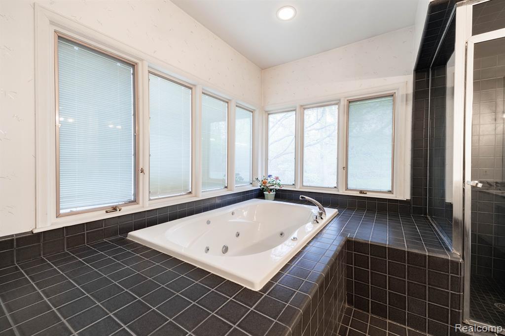 4599 RAVINE Drive, Bloomfield Hills, MI 48301 — Photo 23