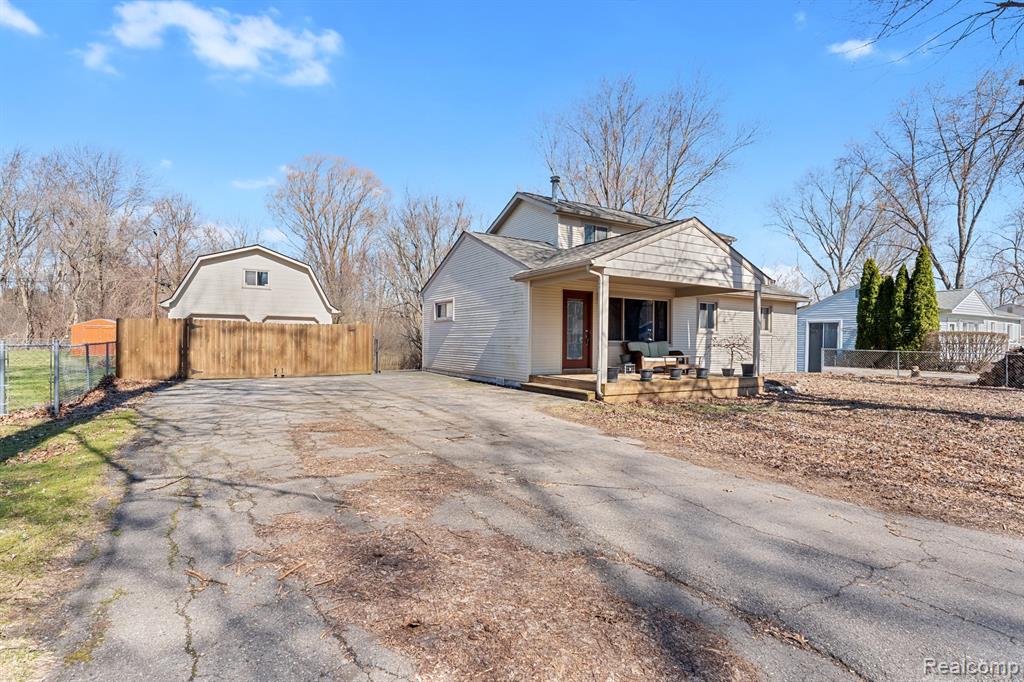 45208 Paris Drive, Belleville, MI 48111 — Photo 27