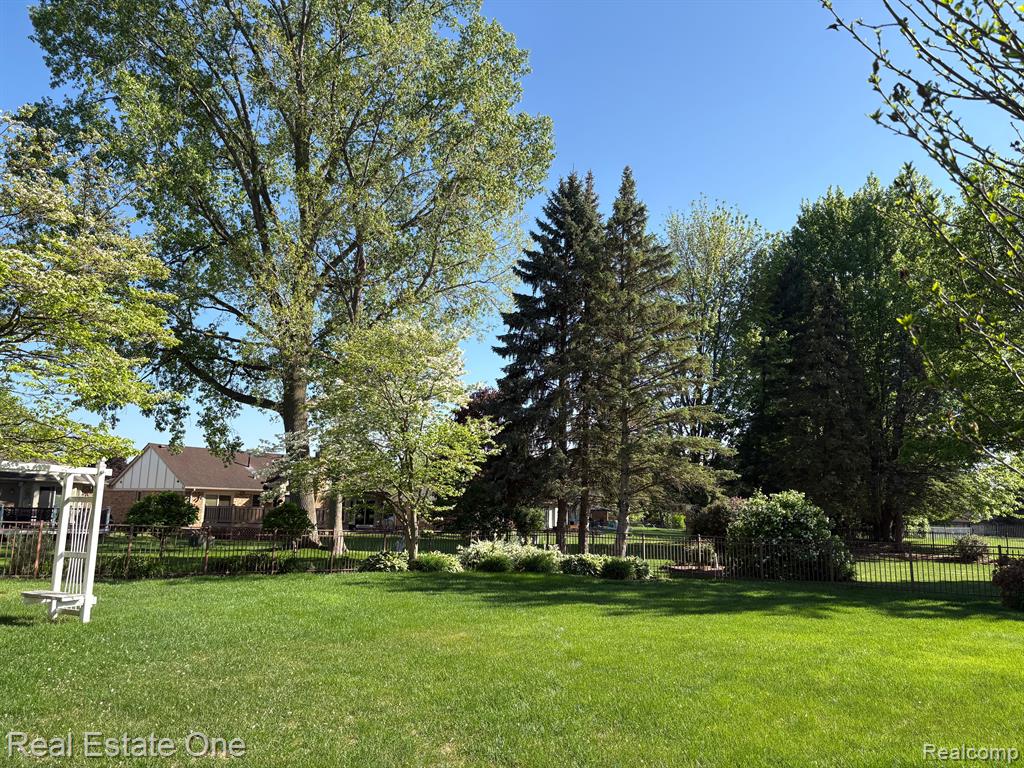 39858 Wilmette Drive Drive, Sterling Heights, MI 48313 — Photo 8
