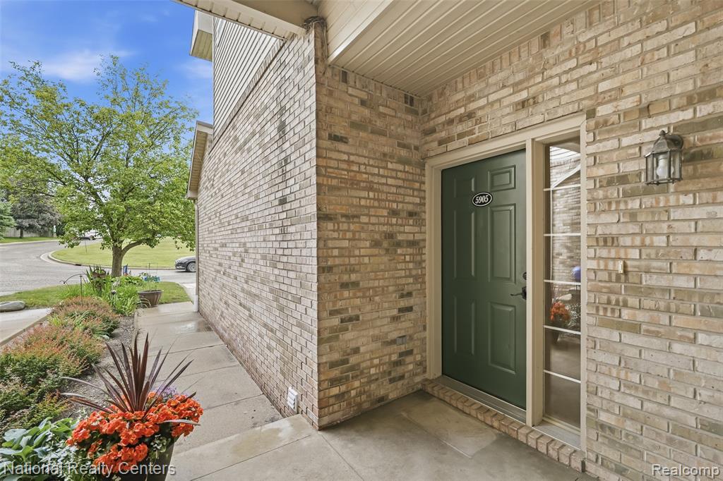 5905 High Pointe Court, Brighton, MI 48116 — Photo 21
