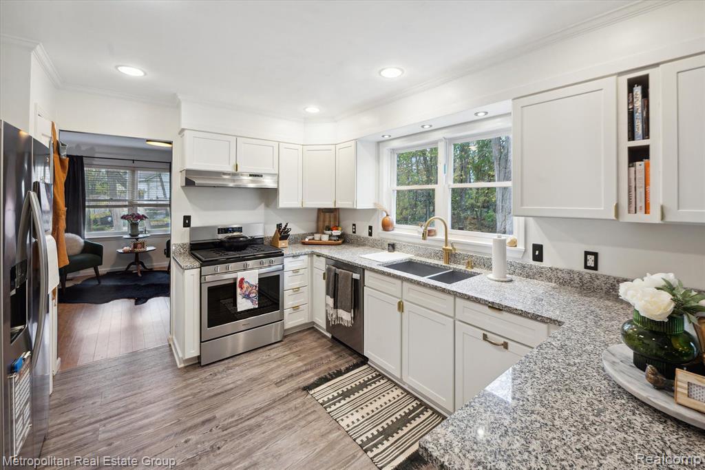 9327 LAKE CREST Drive, Whitmore Lake, MI 48189 — Photo 8