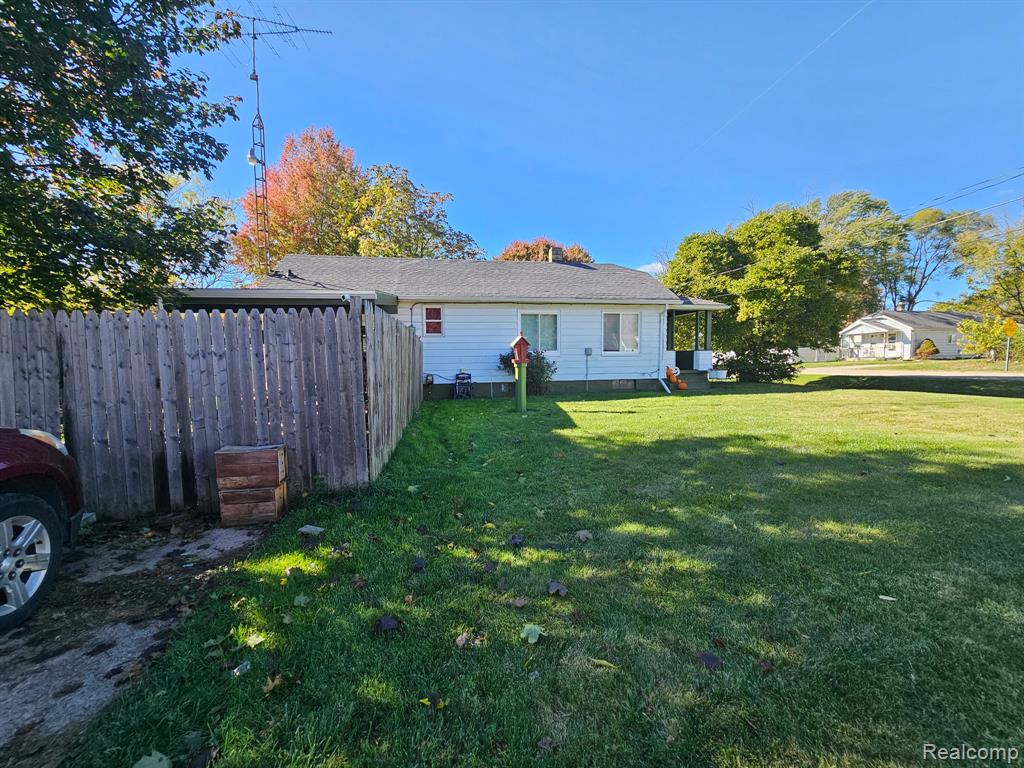 1097 W Buder Avenue, Flint, MI 48507 — Photo 2
