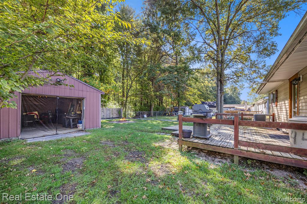 9445 Lakepointe Boulevard, Clay, MI 48001 — Photo 18