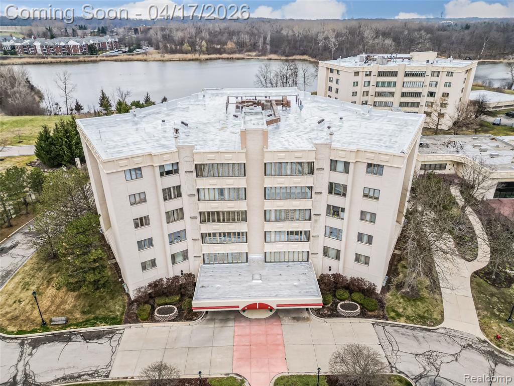 43000 12 Oaks Crescent Drive, 5022, Novi, MI 48377 — Photo 33