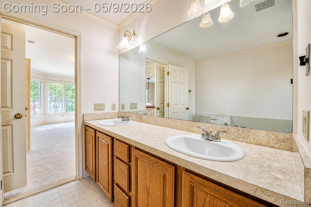 27966 Trailwood Court, Farmington, MI 48331 — Photo 33
