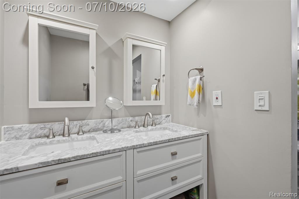 42675 Christina Drive, Sterling Heights, MI 48313 — Photo 28
