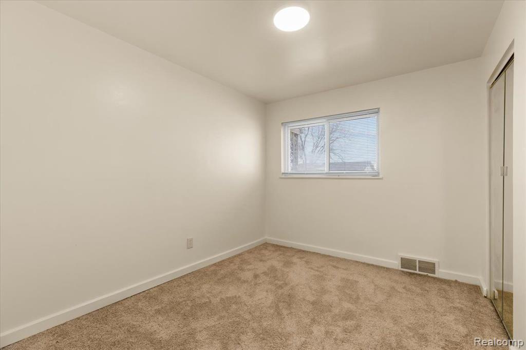 10343 N OAK Drive, Ferndale, MI 48220 — Photo 8