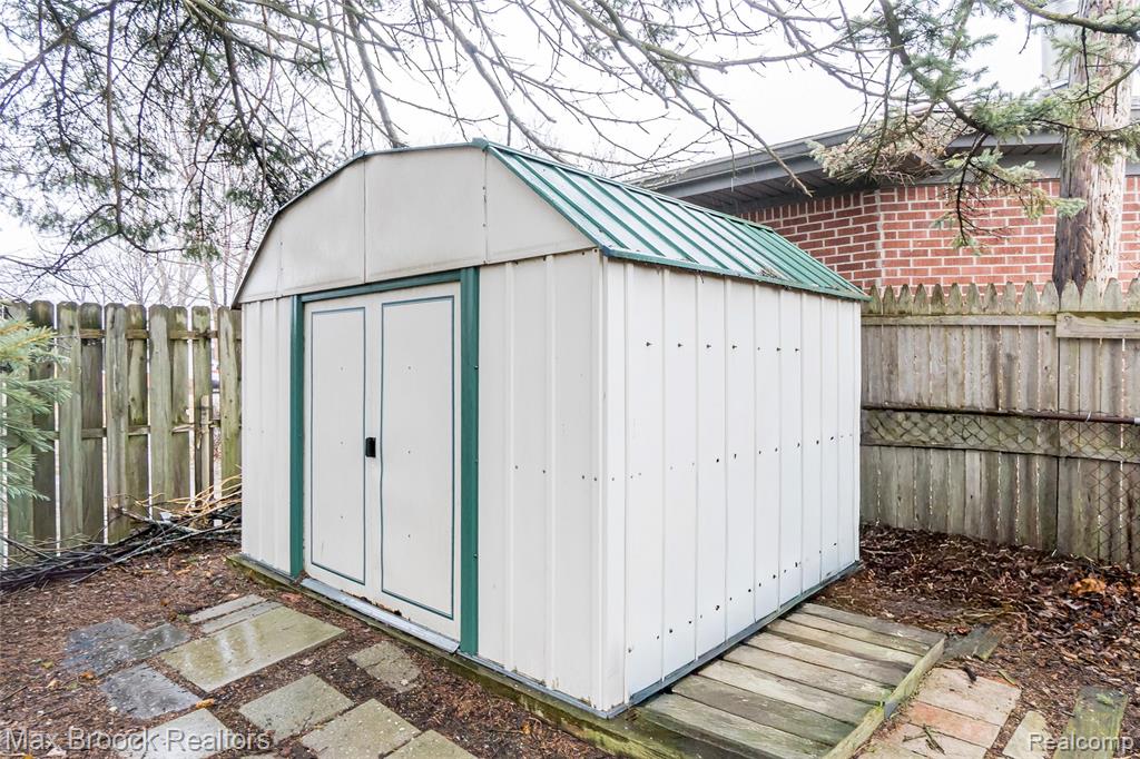1703 Browning Avenue, Madison Heights, MI 48071 — Photo 42