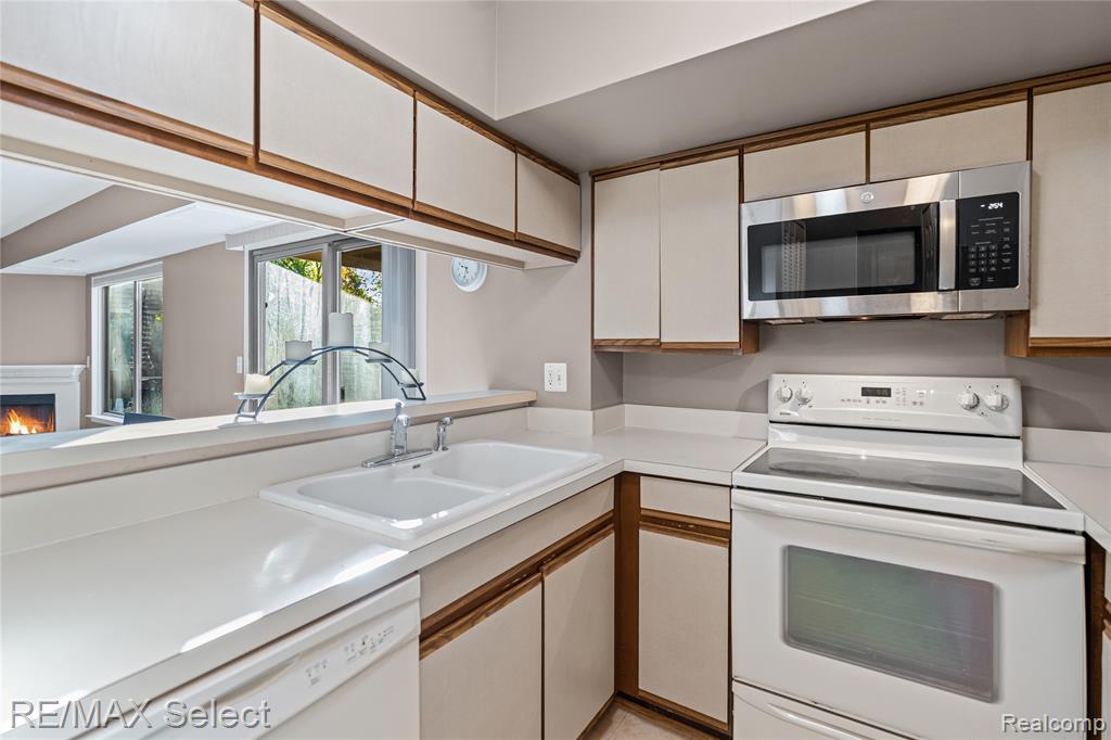 250 Briarcrest Drive, 129, Ann Arbor, MI 48104 — Photo 14