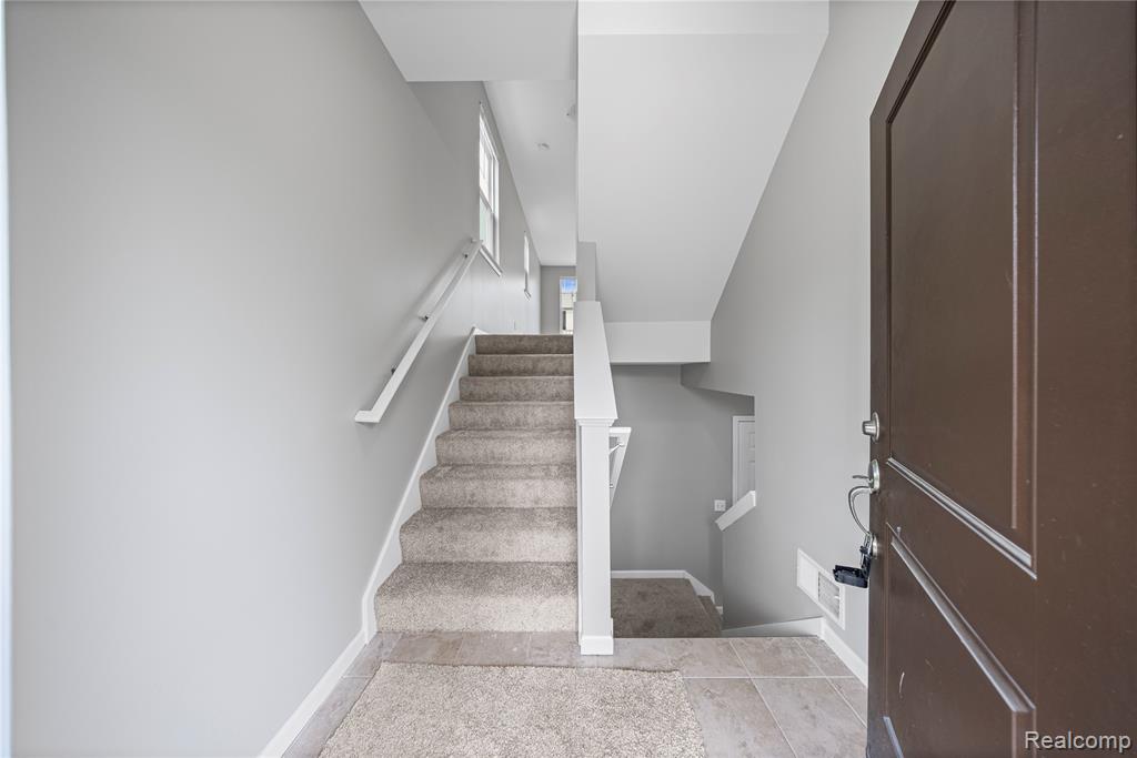 4592 Bradley Circle, Troy, MI 48085 — Photo 17