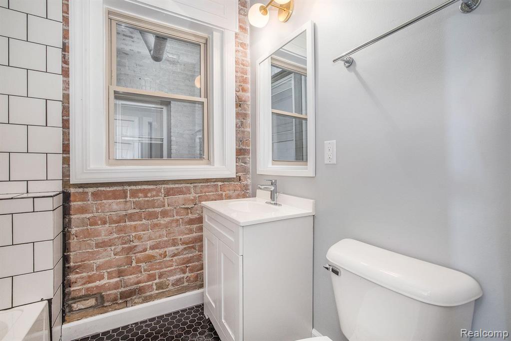 5764 Woodward Avenue, Detroit, MI 48202 — Photo 5
