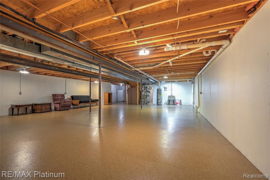 807 Whisperwood Drive, 70, Fenton, MI 48430 — Photo 39