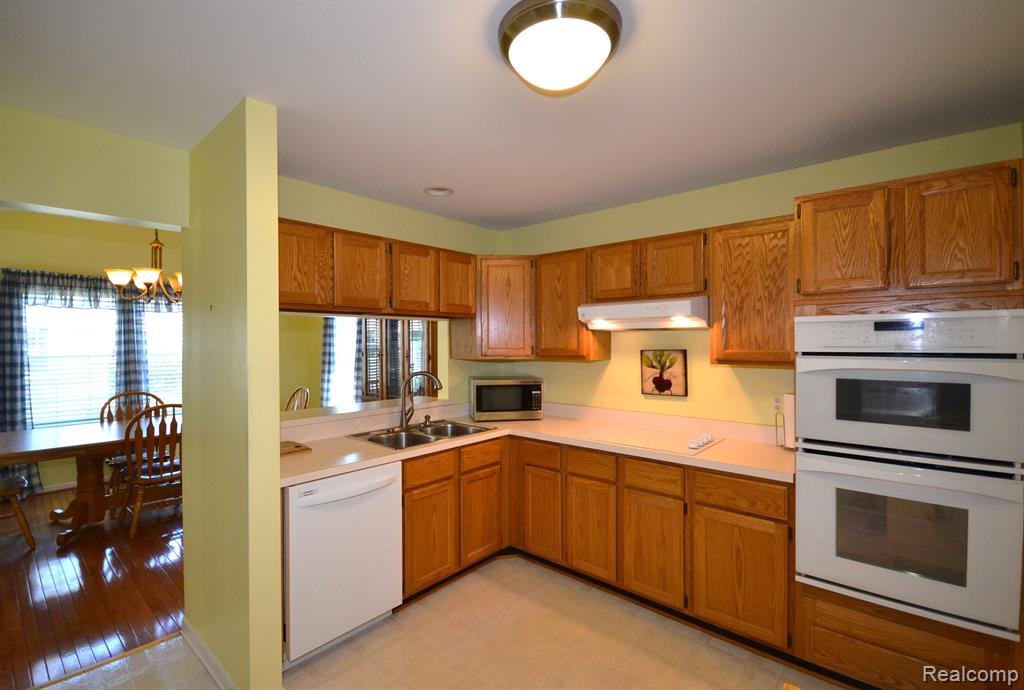 1166 Fairways Boulevard, Troy, MI 48085 — Photo 11