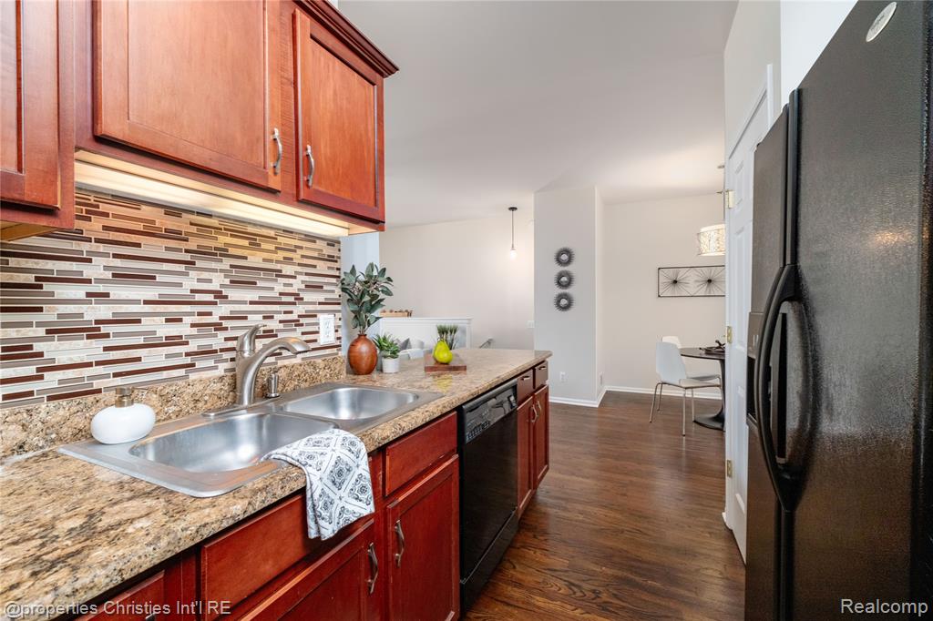 25558 Portico Lane, Novi, MI — Photo 11