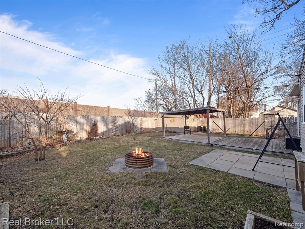 963 E MADGE Avenue, Hazel Park, MI 48030 — Photo 22