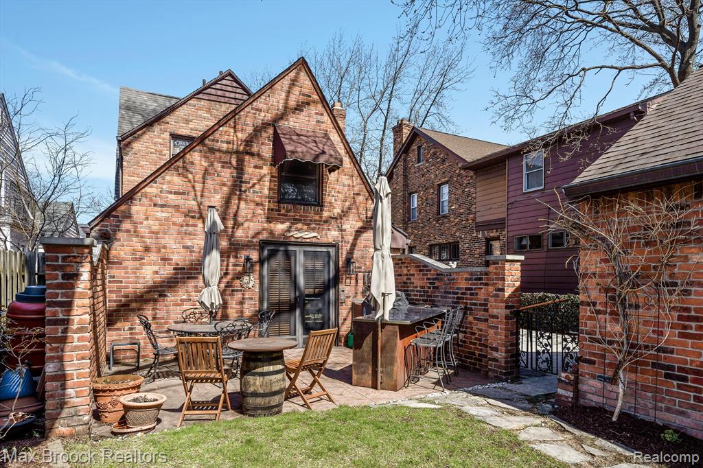 831 W OAKRIDGE Street, Ferndale, MI 48220 — Photo 36